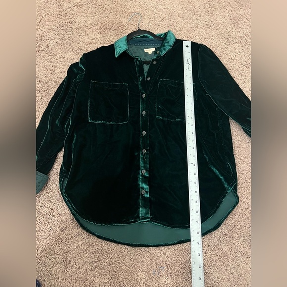 Anthropologie pilcro the Hadley relaxed dark green velvet button shirt SP petite - Picture 6 of 16